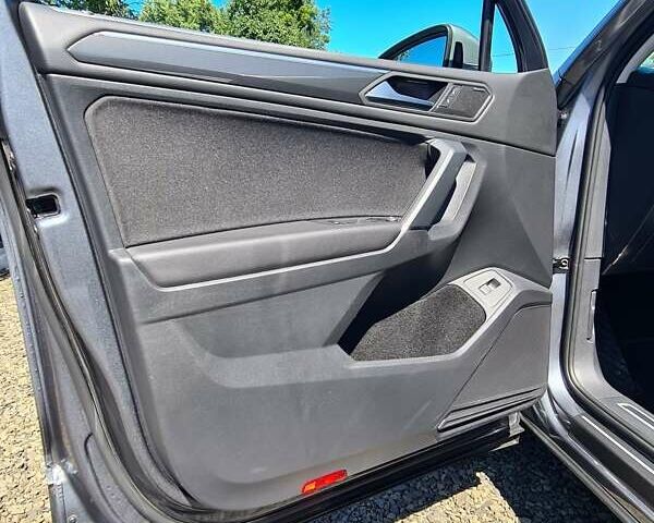 Сірий Фольксваген Tiguan Allspace, об'ємом двигуна 0 л та пробігом 177 тис. км за 30747 $, фото 33 на Automoto.ua