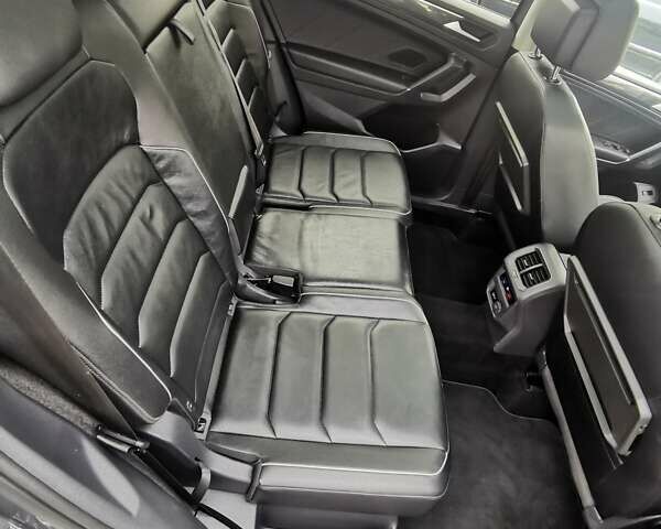 Серый Фольксваген Tiguan Allspace, объемом двигателя 2 л и пробегом 195 тыс. км за 28700 $, фото 19 на Automoto.ua