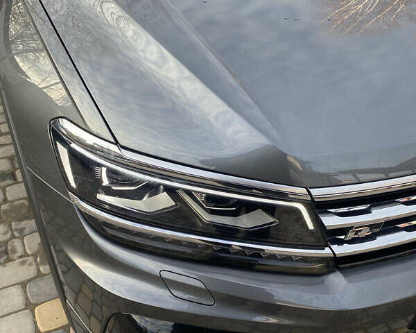 Серый Фольксваген Tiguan Allspace, объемом двигателя 2 л и пробегом 155 тыс. км за 30700 $, фото 3 на Automoto.ua
