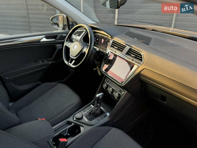 Сірий Фольксваген Tiguan Allspace, об'ємом двигуна 2 л та пробігом 158 тис. км за 27600 $, фото 16 на Automoto.ua