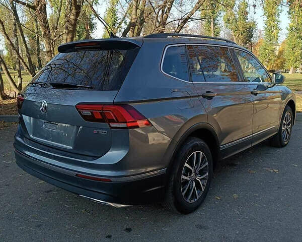 Серый Фольксваген Tiguan Allspace, объемом двигателя 1.98 л и пробегом 112 тыс. км за 17000 $, фото 5 на Automoto.ua