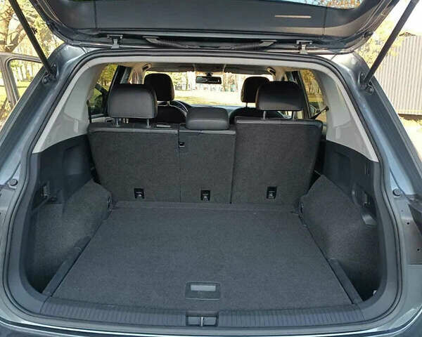 Серый Фольксваген Tiguan Allspace, объемом двигателя 1.98 л и пробегом 112 тыс. км за 17000 $, фото 10 на Automoto.ua
