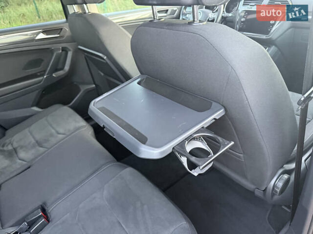 Сірий Фольксваген Tiguan Allspace, об'ємом двигуна 2 л та пробігом 234 тис. км за 26700 $, фото 50 на Automoto.ua
