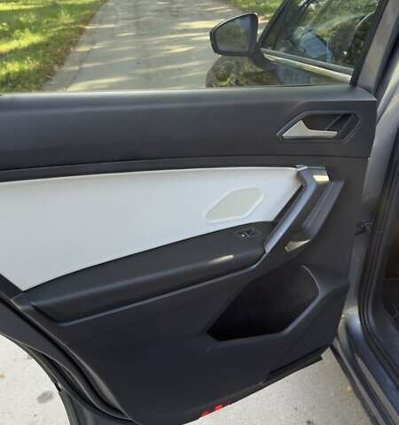 Серый Фольксваген Tiguan Allspace, объемом двигателя 2 л и пробегом 70 тыс. км за 24500 $, фото 10 на Automoto.ua