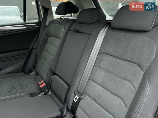 Сірий Фольксваген Tiguan Allspace, об'ємом двигуна 2 л та пробігом 204 тис. км за 29070 $, фото 35 на Automoto.ua