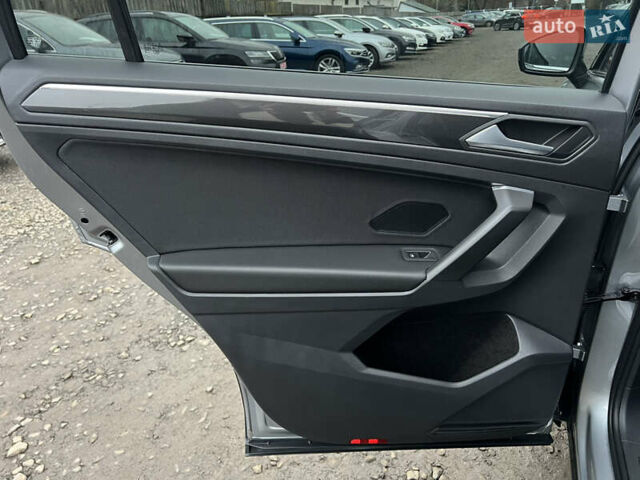 Сірий Фольксваген Tiguan Allspace, об'ємом двигуна 2 л та пробігом 204 тис. км за 29070 $, фото 37 на Automoto.ua