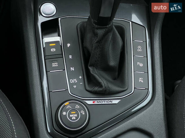Сірий Фольксваген Tiguan Allspace, об'ємом двигуна 2 л та пробігом 204 тис. км за 29070 $, фото 61 на Automoto.ua