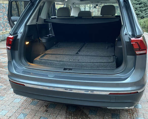 Серый Фольксваген Tiguan Allspace, объемом двигателя 2 л и пробегом 33 тыс. км за 23200 $, фото 19 на Automoto.ua