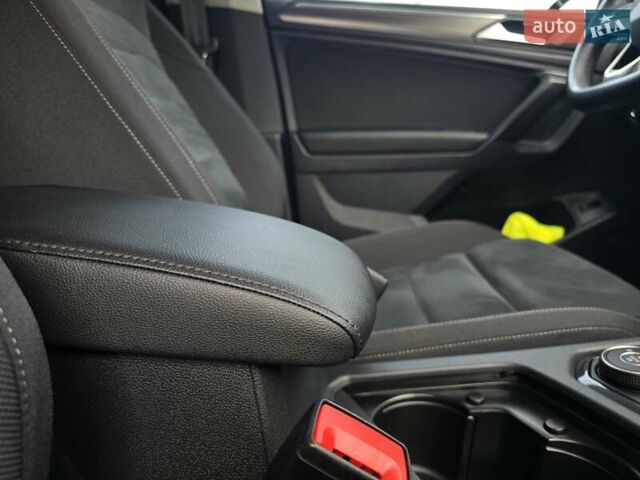 Фольксваген Tiguan Allspace 2021 в Луцке на Automoto.ua Серый Фольксваген Tiguan Allspace, объемом двигателя 0 л и пробегом 190 тыс. км за 33000 $, фото 80 на Automoto.ua