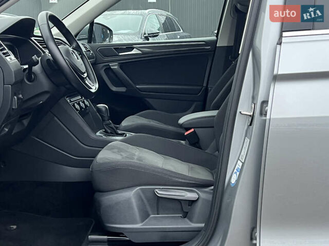 Сірий Фольксваген Tiguan Allspace, об'ємом двигуна 2 л та пробігом 204 тис. км за 29070 $, фото 29 на Automoto.ua