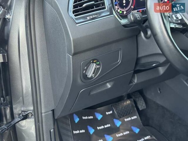 Серый Фольксваген Tiguan Allspace, объемом двигателя 2 л и пробегом 174 тыс. км за 33700 $, фото 15 на Automoto.ua