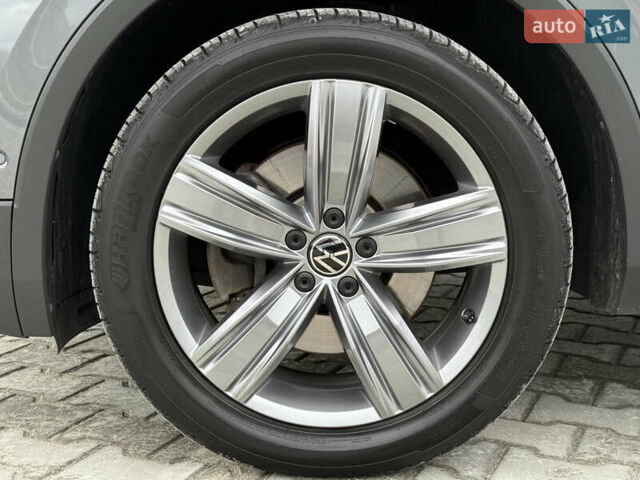 Серый Фольксваген Tiguan Allspace, объемом двигателя 1.97 л и пробегом 220 тыс. км за 32900 $, фото 12 на Automoto.ua