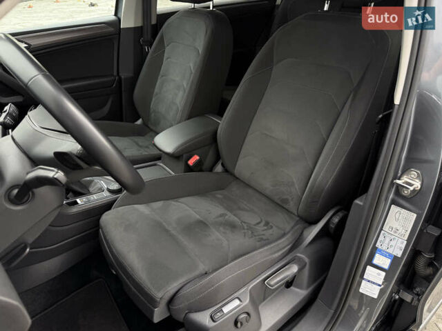Серый Фольксваген Tiguan Allspace, объемом двигателя 1.97 л и пробегом 220 тыс. км за 32900 $, фото 17 на Automoto.ua