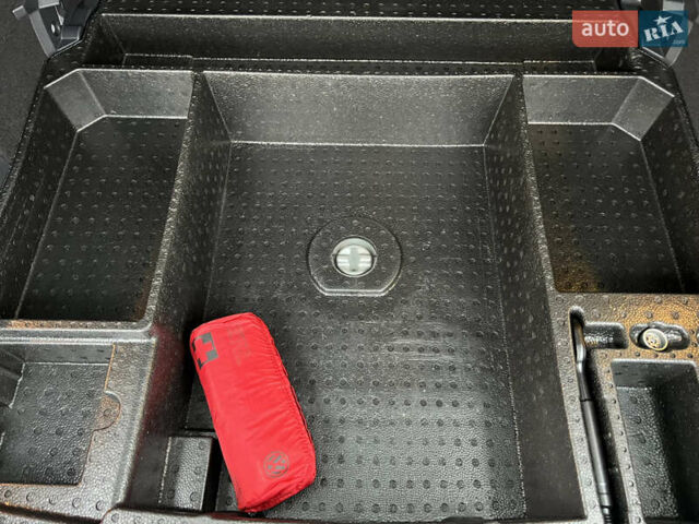 Сірий Фольксваген Tiguan Allspace, об'ємом двигуна 2 л та пробігом 204 тис. км за 29070 $, фото 40 на Automoto.ua