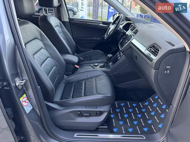 Серый Фольксваген Tiguan Allspace, объемом двигателя 2 л и пробегом 174 тыс. км за 33700 $, фото 37 на Automoto.ua
