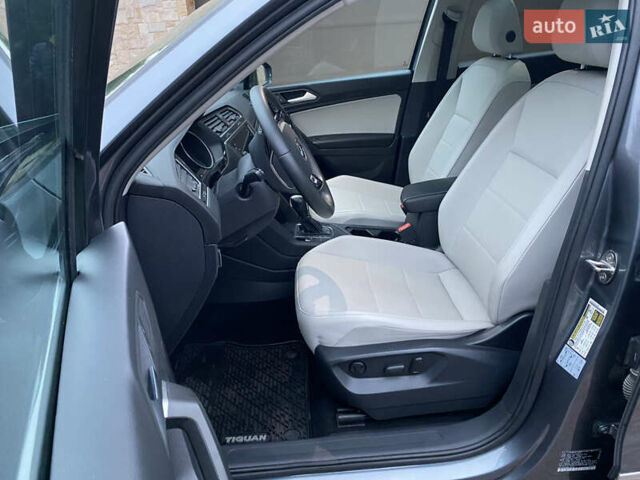 Серый Фольксваген Tiguan Allspace, объемом двигателя 2 л и пробегом 33 тыс. км за 23200 $, фото 11 на Automoto.ua