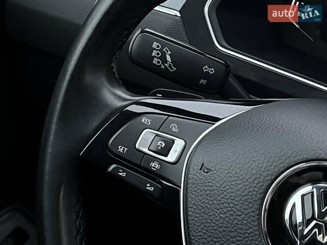 Сірий Фольксваген Tiguan Allspace, об'ємом двигуна 2 л та пробігом 204 тис. км за 29070 $, фото 57 на Automoto.ua