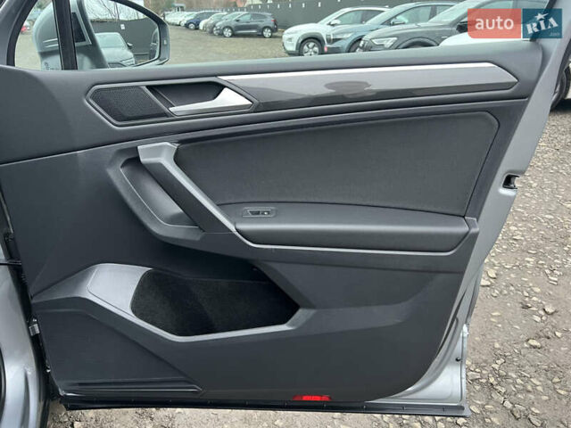 Сірий Фольксваген Tiguan Allspace, об'ємом двигуна 2 л та пробігом 204 тис. км за 29070 $, фото 52 на Automoto.ua