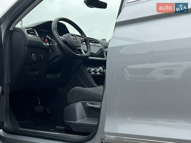 Сірий Фольксваген Tiguan Allspace, об'ємом двигуна 2 л та пробігом 204 тис. км за 29070 $, фото 28 на Automoto.ua