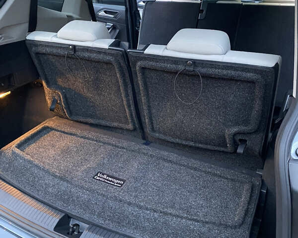 Серый Фольксваген Tiguan Allspace, объемом двигателя 2 л и пробегом 33 тыс. км за 23200 $, фото 21 на Automoto.ua