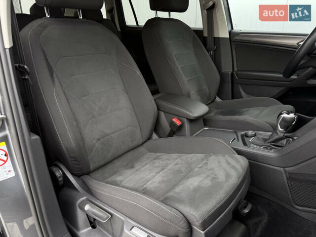 Серый Фольксваген Tiguan Allspace, объемом двигателя 1.97 л и пробегом 220 тыс. км за 32900 $, фото 23 на Automoto.ua
