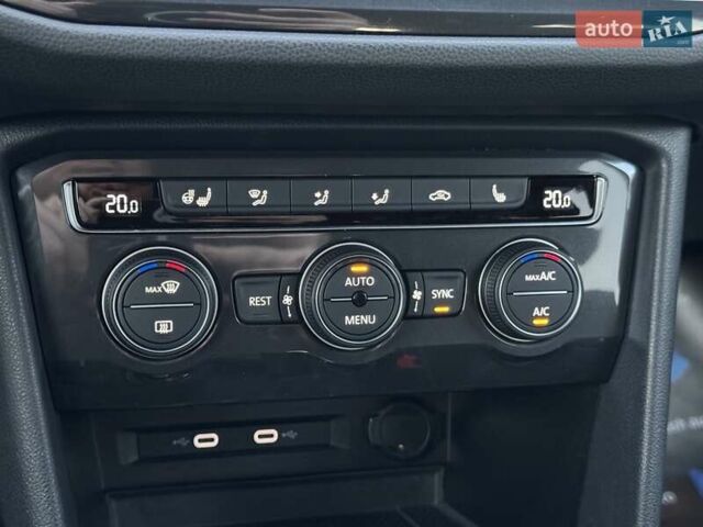 Серый Фольксваген Tiguan Allspace, объемом двигателя 2 л и пробегом 174 тыс. км за 33700 $, фото 24 на Automoto.ua