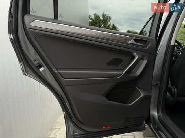 Серый Фольксваген Tiguan Allspace, объемом двигателя 1.97 л и пробегом 220 тыс. км за 32900 $, фото 40 на Automoto.ua