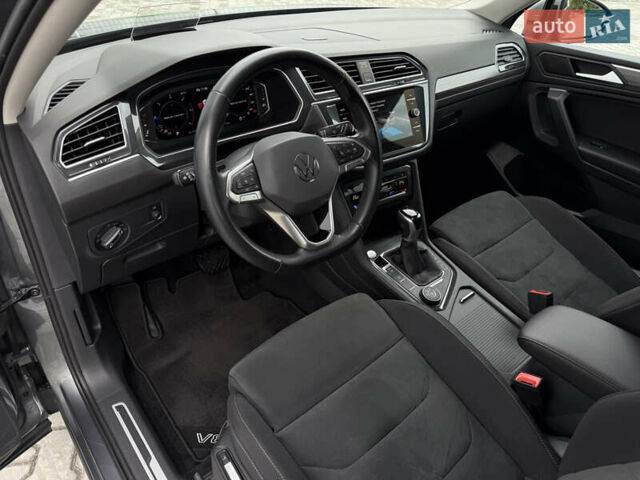 Серый Фольксваген Tiguan Allspace, объемом двигателя 1.97 л и пробегом 220 тыс. км за 32900 $, фото 16 на Automoto.ua