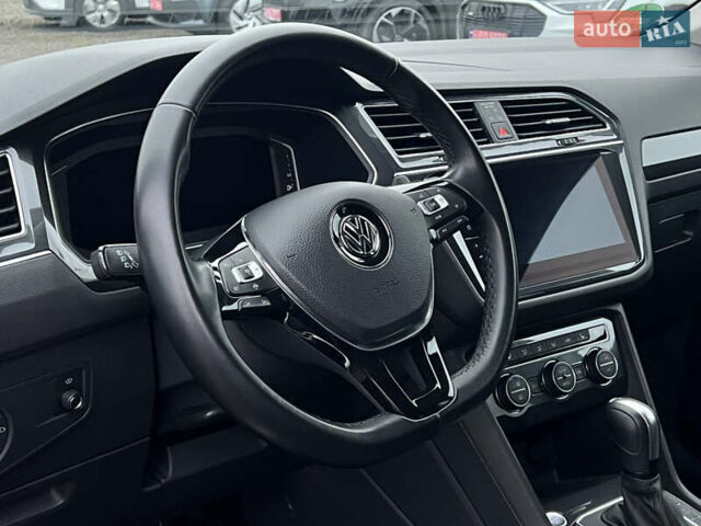 Сірий Фольксваген Tiguan Allspace, об'ємом двигуна 2 л та пробігом 204 тис. км за 29070 $, фото 27 на Automoto.ua