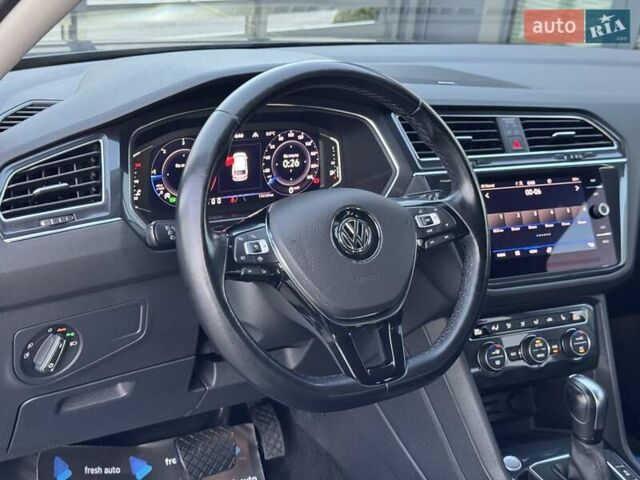 Серый Фольксваген Tiguan Allspace, объемом двигателя 2 л и пробегом 174 тыс. км за 33700 $, фото 16 на Automoto.ua