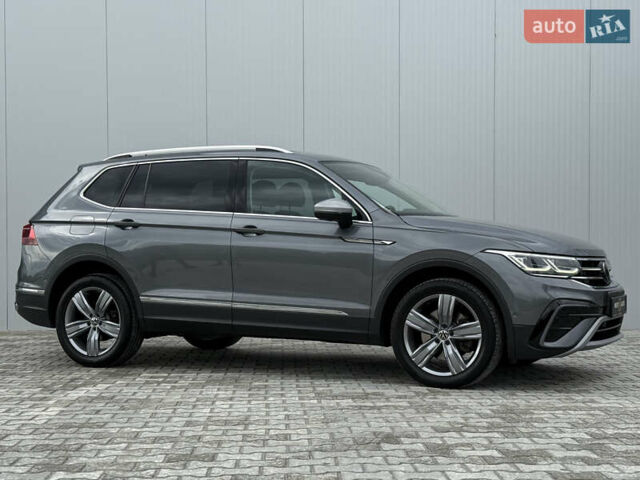 Серый Фольксваген Tiguan Allspace, объемом двигателя 1.97 л и пробегом 220 тыс. км за 32900 $, фото 2 на Automoto.ua