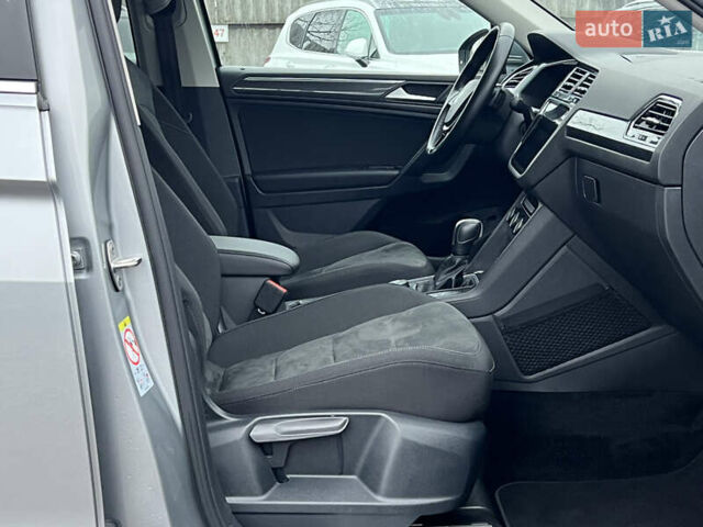 Сірий Фольксваген Tiguan Allspace, об'ємом двигуна 2 л та пробігом 204 тис. км за 29070 $, фото 48 на Automoto.ua