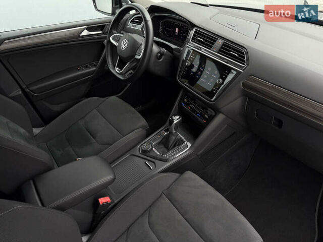 Серый Фольксваген Tiguan Allspace, объемом двигателя 1.97 л и пробегом 220 тыс. км за 32900 $, фото 24 на Automoto.ua