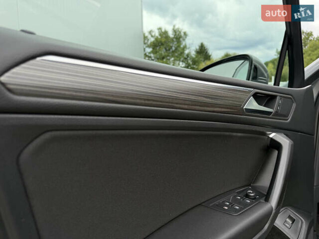 Серый Фольксваген Tiguan Allspace, объемом двигателя 1.97 л и пробегом 220 тыс. км за 32900 $, фото 28 на Automoto.ua
