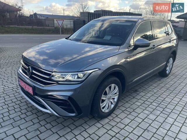Серый Фольксваген Tiguan Allspace, объемом двигателя 2 л и пробегом 184 тыс. км за 35899 $, фото 1 на Automoto.ua