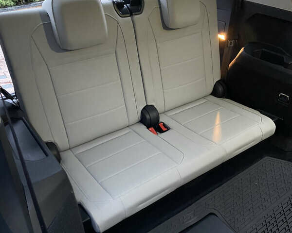Серый Фольксваген Tiguan Allspace, объемом двигателя 2 л и пробегом 33 тыс. км за 23200 $, фото 20 на Automoto.ua