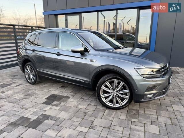Серый Фольксваген Tiguan Allspace, объемом двигателя 2 л и пробегом 174 тыс. км за 33700 $, фото 5 на Automoto.ua