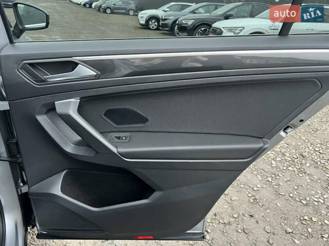 Сірий Фольксваген Tiguan Allspace, об'ємом двигуна 2 л та пробігом 204 тис. км за 29070 $, фото 46 на Automoto.ua