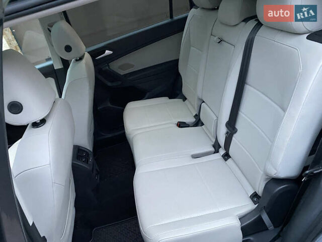 Серый Фольксваген Tiguan Allspace, объемом двигателя 2 л и пробегом 33 тыс. км за 23200 $, фото 13 на Automoto.ua