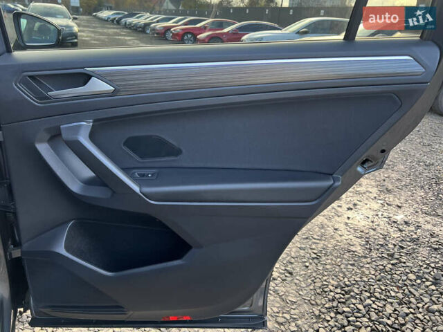 Серый Фольксваген Tiguan Allspace, объемом двигателя 2 л и пробегом 172 тыс. км за 34814 $, фото 54 на Automoto.ua