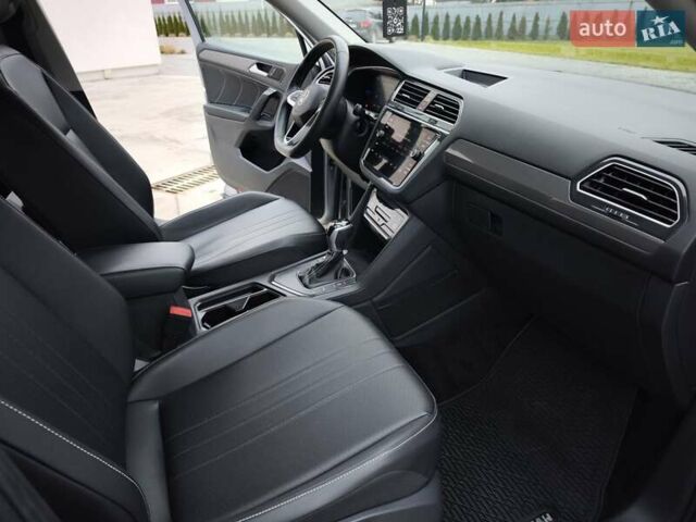 Сірий Фольксваген Tiguan Allspace, об'ємом двигуна 2 л та пробігом 156 тис. км за 22450 $, фото 28 на Automoto.ua