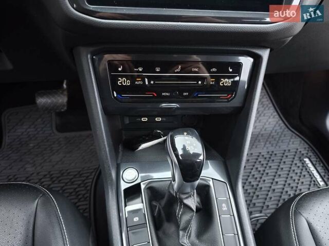 Сірий Фольксваген Tiguan Allspace, об'ємом двигуна 2 л та пробігом 156 тис. км за 22450 $, фото 19 на Automoto.ua