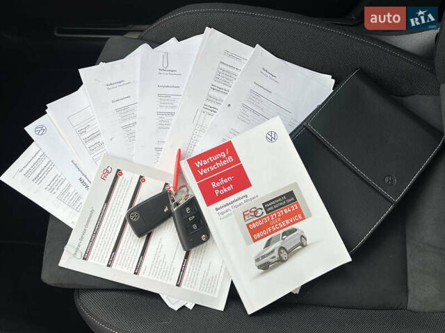 Серый Фольксваген Tiguan Allspace, объемом двигателя 2 л и пробегом 172 тыс. км за 34814 $, фото 93 на Automoto.ua