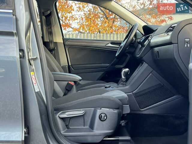 Серый Фольксваген Tiguan Allspace, объемом двигателя 2 л и пробегом 172 тыс. км за 34814 $, фото 49 на Automoto.ua
