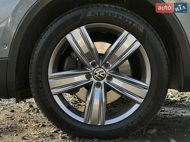 Серый Фольксваген Tiguan Allspace, объемом двигателя 2 л и пробегом 172 тыс. км за 34814 $, фото 25 на Automoto.ua