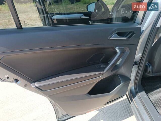 Серый Фольксваген Tiguan Allspace, объемом двигателя 2 л и пробегом 93 тыс. км за 23999 $, фото 17 на Automoto.ua
