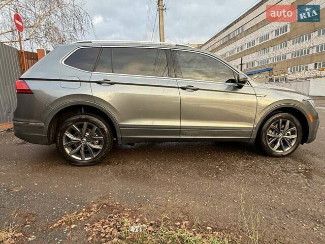 Серый Фольксваген Tiguan Allspace, объемом двигателя 1.98 л и пробегом 45 тыс. км за 25800 $, фото 2 на Automoto.ua