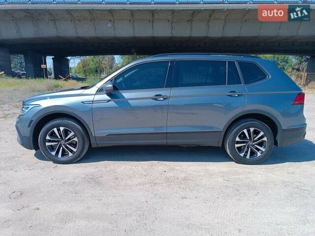 Серый Фольксваген Tiguan Allspace, объемом двигателя 2 л и пробегом 93 тыс. км за 23999 $, фото 7 на Automoto.ua