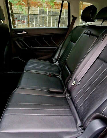 Серый Фольксваген Tiguan Allspace, объемом двигателя 2 л и пробегом 80 тыс. км за 21500 $, фото 11 на Automoto.ua