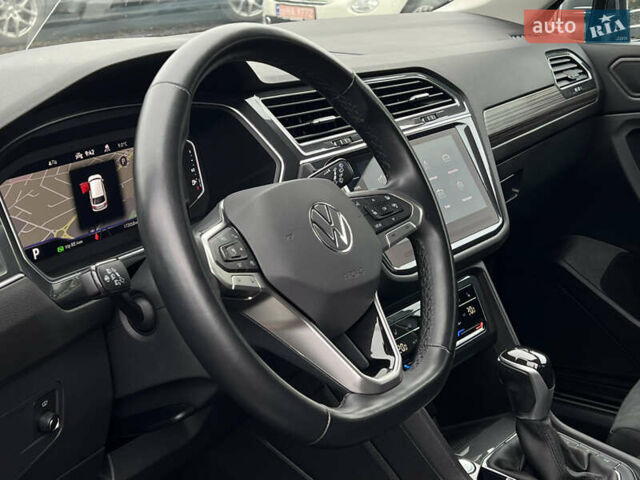 Фольксваген Tiguan Allspace 2022 в Луцке на Automoto.ua Серый Фольксваген Tiguan Allspace, объемом двигателя 2 л и пробегом 171 тыс. км за 35809 $, фото 26 на Automoto.ua